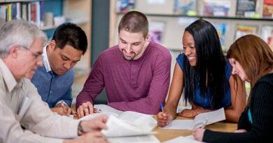 An AI Research Paper Finder Compared to Manual Academic Screening Methods