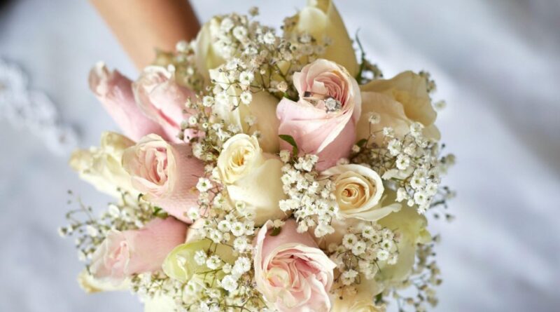 Working with Soft Pastel Tones for a Gentle Bridal Bouquet Palette